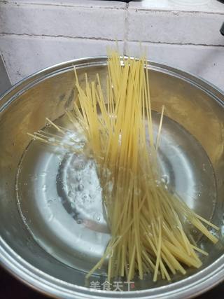 牛柳炒意粉的做法步骤:2
