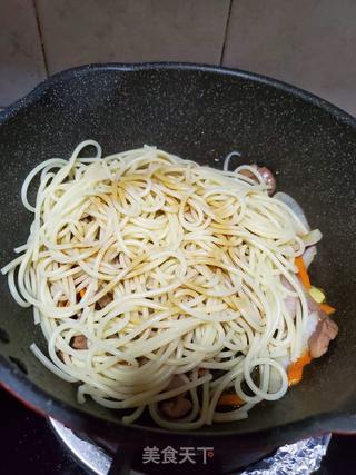 牛柳炒意粉的做法步骤:11
