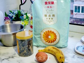 芝麻香蕉棒~烤箱轻食第一篇的做法步骤：1