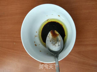 凉拌皮蛋黄瓜的做法步骤:5