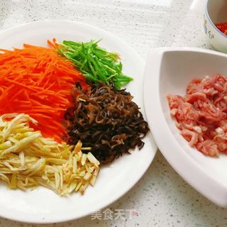 鱼香肉丝的做法步骤:2