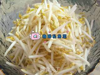 清炒绿豆芽的做法步骤:2