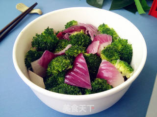西兰花拌洋葱的做法步骤:7