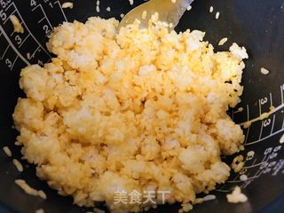 隔夜饭也能炒出新花样，黄金炒饭，大人小孩都喜欢的做法步骤：3