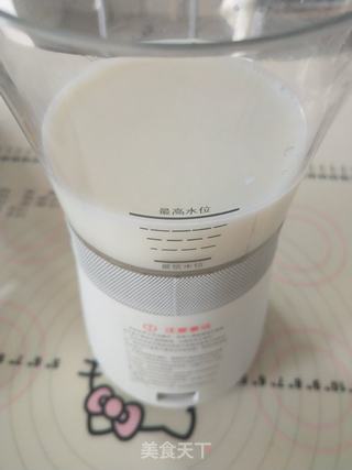 焦糖海盐奶盖奶茶的做法步骤:3