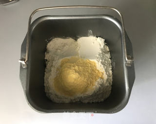 心形黑芝麻花卷的做法步骤:2