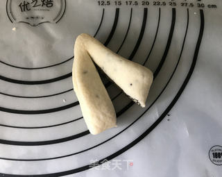 心形黑芝麻花卷的做法步骤:12