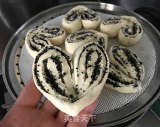 心形黑芝麻花卷的做法步骤:15
