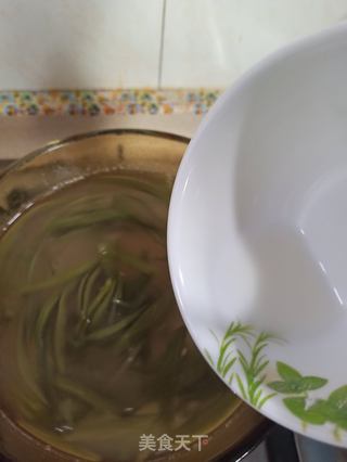 莼菜芙蓉汤的做法步骤:5