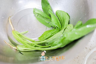 6个月以上辅食菠菜鸡肉泥的做法步骤:2