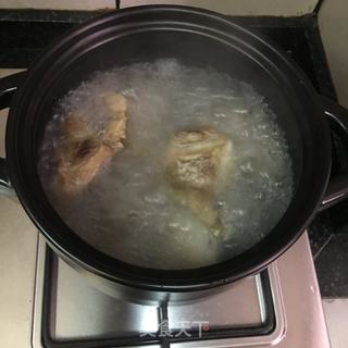 平菇牛骨汤的做法步骤：4