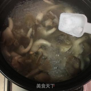 平菇牛骨汤的做法步骤：6