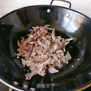 青椒炒鸭胗的做法步骤:6