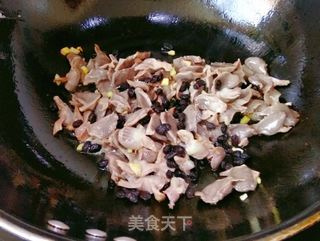 青椒炒鸭胗的做法步骤:7