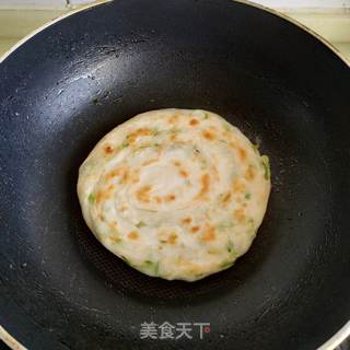 葱花油盐饼的做法步骤：19