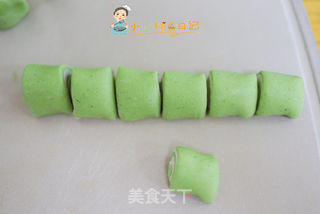 9个月以上辅食菠菜花朵刀切的做法步骤:9