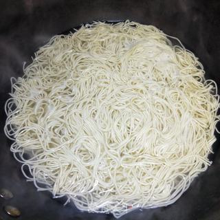 酸辣牛肉面的做法步骤:11