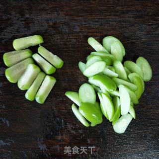 青榄瘦肉汤的做法步骤：2