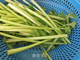 香菇芹菜鸡蛋馅包子的做法步骤:5