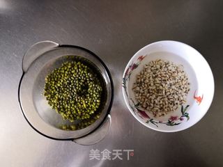 薏米绿豆汤的做法步骤：1