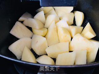 火麻仁浓香鸡翅烧土豆的做法步骤：3