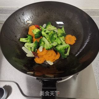 素炒西兰花的做法步骤:6