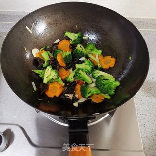 素炒西兰花的做法步骤:7
