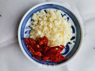 蒜泥蒸黄花菜的做法步骤:2