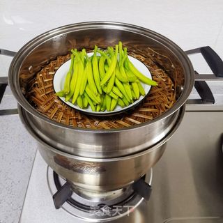 蒜泥蒸黄花菜的做法步骤:3