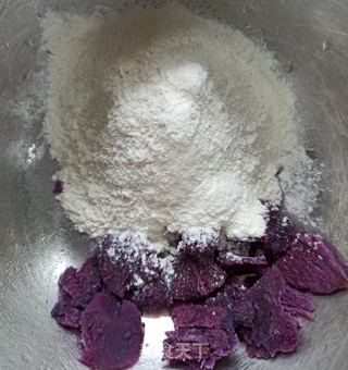 紫薯小豆包的做法步骤：2