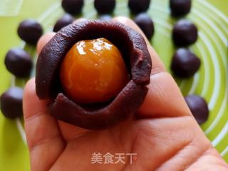 蛋黄酥的做法步骤:6