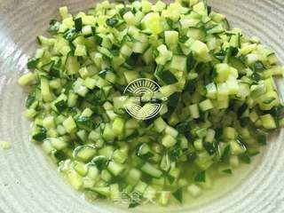 黄瓜虾仁水饺的做法步骤:3