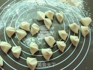 黄瓜虾仁水饺的做法步骤:15