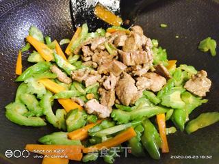 苦瓜炒牛肉的做法步骤:5