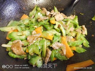 苦瓜炒牛肉的做法步骤:7