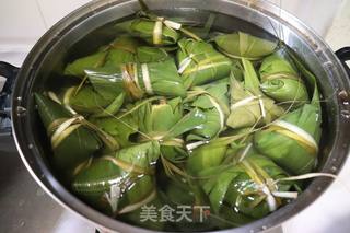 传统红枣粽和咸蛋黄肉粽的做法步骤：16