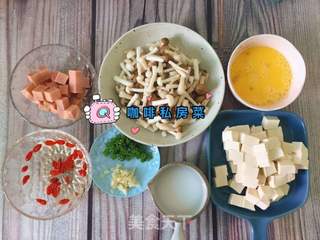 菌菇豆腐汤的做法步骤:3