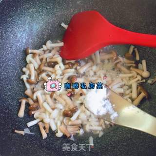 菌菇豆腐汤的做法步骤:4
