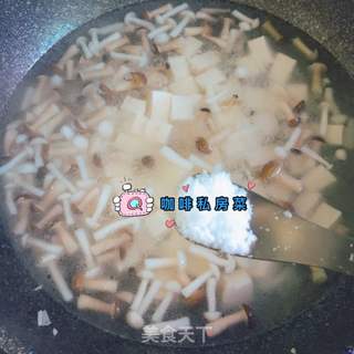 菌菇豆腐汤的做法步骤:5