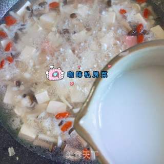 菌菇豆腐汤的做法步骤:7