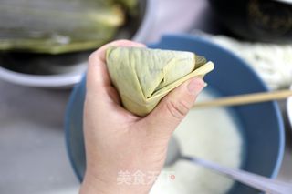 玫瑰豆沙鲜参蜜粽的做法步骤：7