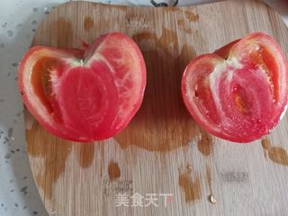 西红柿拌白糖的做法步骤:2