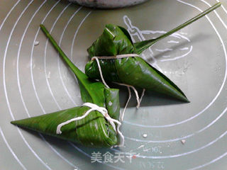 绿豆腊肉粽的做法步骤:11