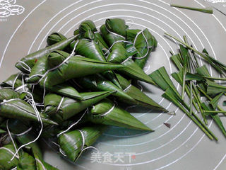绿豆腊肉粽的做法步骤:12