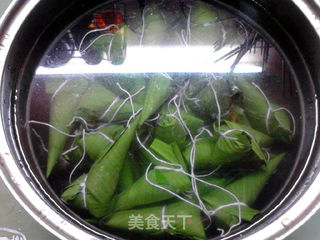 绿豆腊肉粽的做法步骤:13