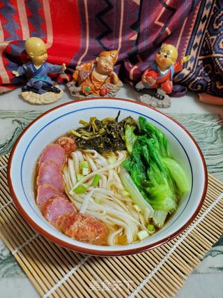 香肠酸菜汤面的做法步骤:11