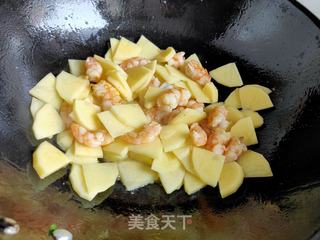 土豆青椒炒虾段的做法步骤：10