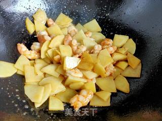 土豆青椒炒虾段的做法步骤：12
