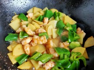 土豆青椒炒虾段的做法步骤：15