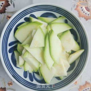 蒜香蚝油西葫芦的做法步骤:2